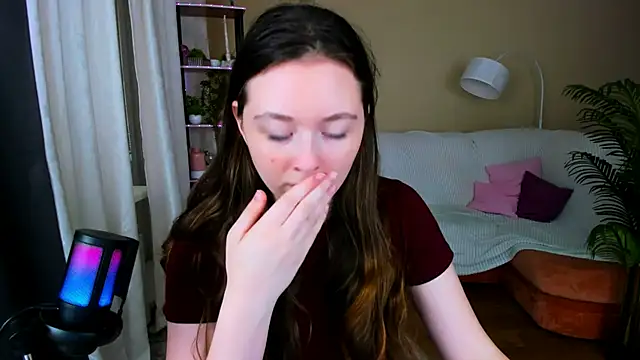 AlluringLookk online show from 09/22/25, 12:22