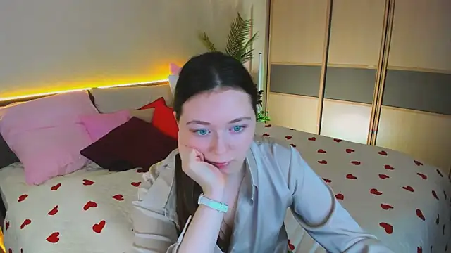 AlluringLookk online show from 03/24/26, 04:40