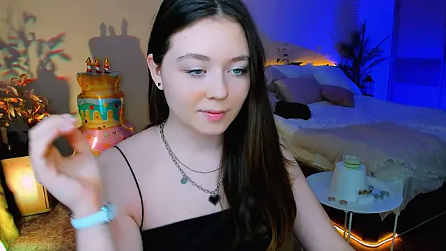 AlluringLookk online show from 11/27/25, 11:21