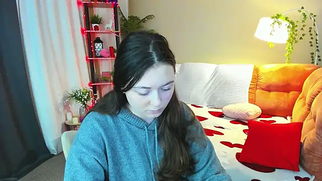 AlluringLookk online show from 04/14/26, 05:18