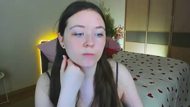AlluringLookk online show from 04/28/26, 04:44