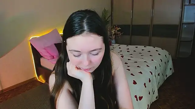 AlluringLookk online show from 04/10/26, 12:23