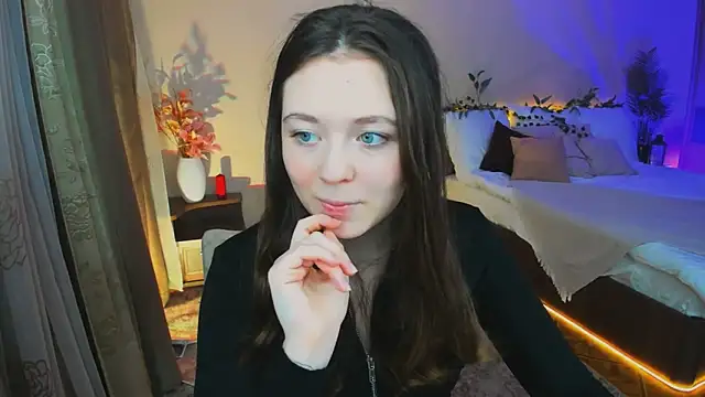 AlluringLookk online show from 11/07/25, 04:22