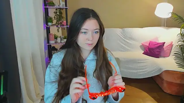 AlluringLookk online show from 10/21/25, 10:25