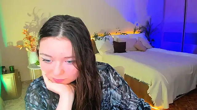 AlluringLookk online show from 11/29/25, 09:31