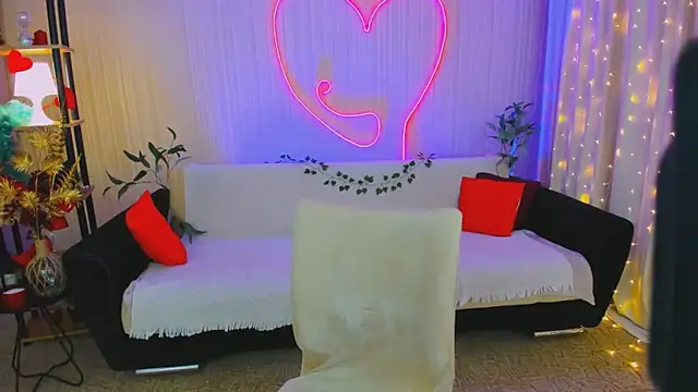 AlluringLookk online show from 04/15/26, 07:58