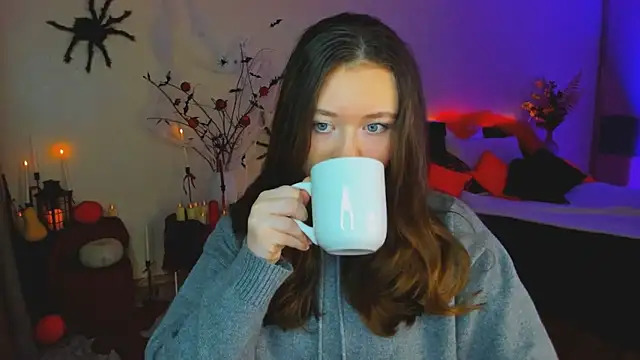 AlluringLookk online show from 10/27/25, 12:06