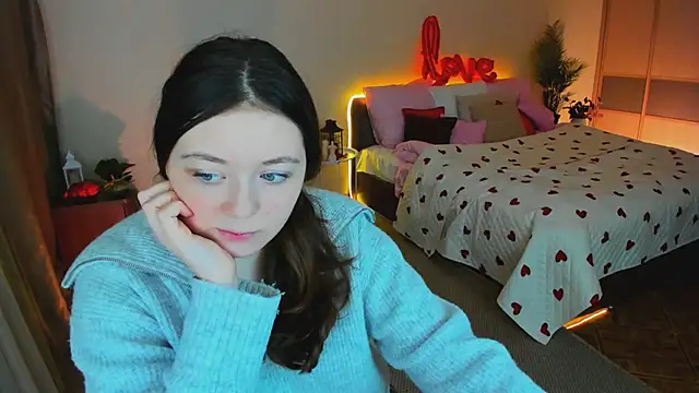 Snapshot of AlluringLookk chatting on 02/15/26, 04:13 AlluringLookk online show from 02/15/26, 04:13