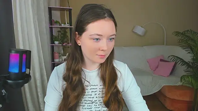 AlluringLookk online show from 09/19/25, 11:25