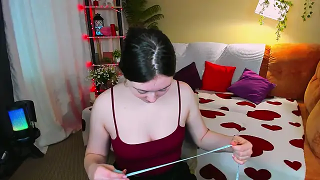 AlluringLookk online show from 04/11/26, 07:45