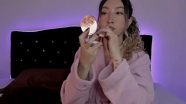 LauMiller online show from 12/21/25, 01:08