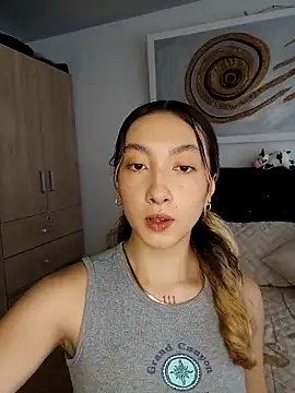 LauMiller online show from 11/08/25, 05:38