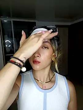 LauMiller online show from 11/24/25, 07:36