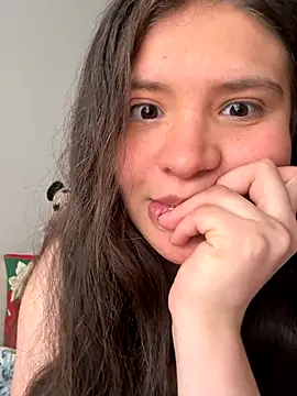 Snapshot of Emilyybennet_ chatting on 11/18/25, 09:29 Emilyybennet online show from 11/18/25, 09:29