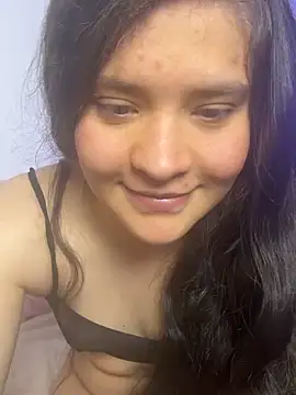 Snapshot of Emilyybennet_ chatting on 11/26/25, 02:44 Emilyybennet online show from 11/26/25, 02:44