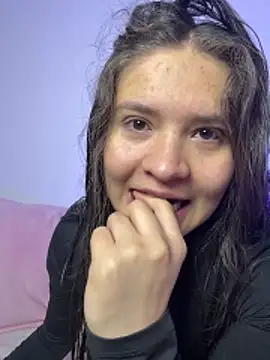 Snapshot of Emilyybennet_ chatting on 12/18/25, 09:07 Emilyybennet online show from 12/18/25, 09:07