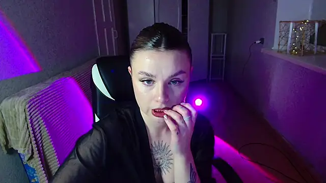 Snapshot of AngelicaHollywood chatting on 02/20/26, 10:33 AngelicaHollywood online show from 02/20/26, 10:33