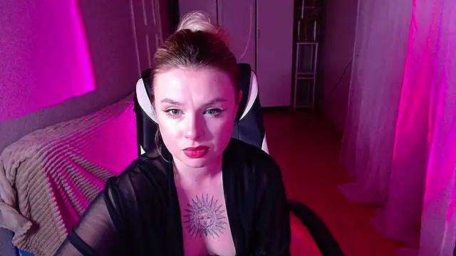 Snapshot of AngelicaHollywood chatting on 02/16/26, 06:17 AngelicaHollywood online show from 02/16/26, 06:17