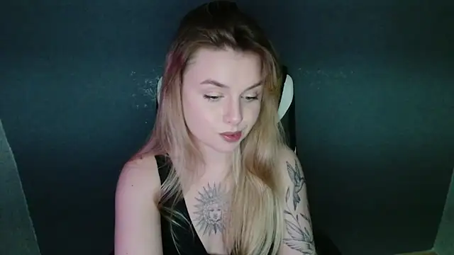 AngelicaHollywood online show from 11/18/25, 09:51