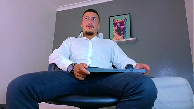 MrFox   online show from 04/15/26, 07:58