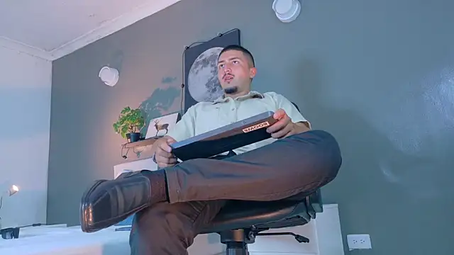 MrFox   online show from 11/21/25, 07:57