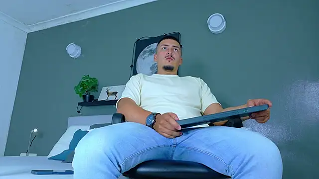 MrFox   online show from 11/18/25, 07:39