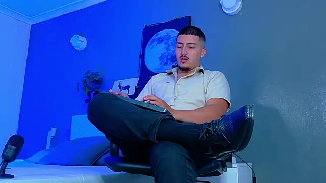 MrFox   online show from 12/15/25, 12:00