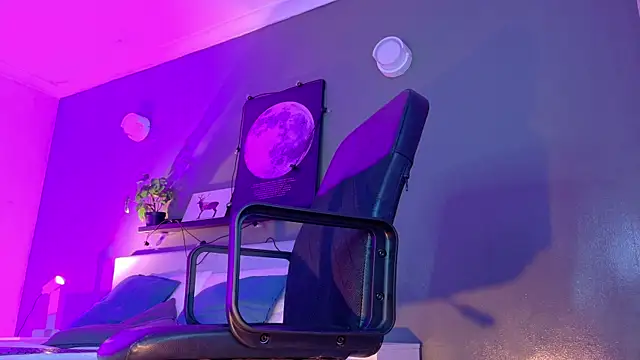 MrFox   online show from 12/18/25, 07:40