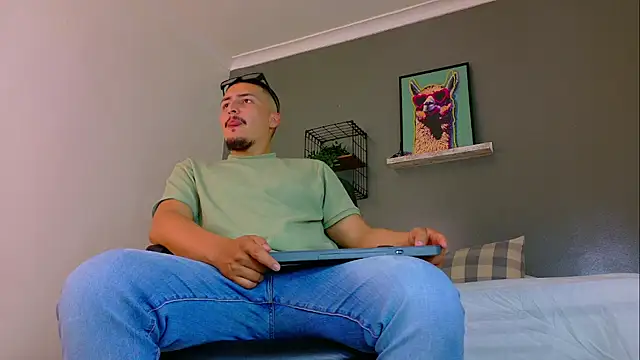 MrFox   online show from 04/11/26, 07:28