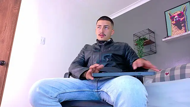 MrFox   online show from 03/08/26, 04:32