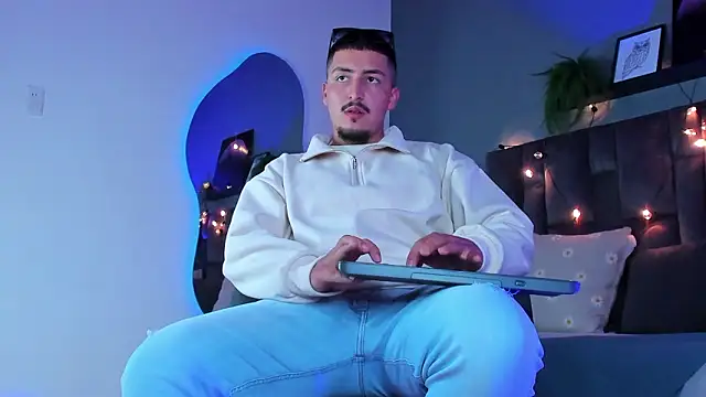 MrFox   online show from 02/04/26, 07:31