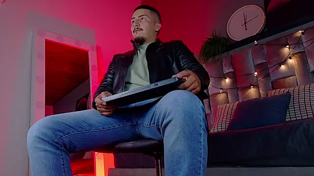 MrFox   online show from 02/16/26, 07:23