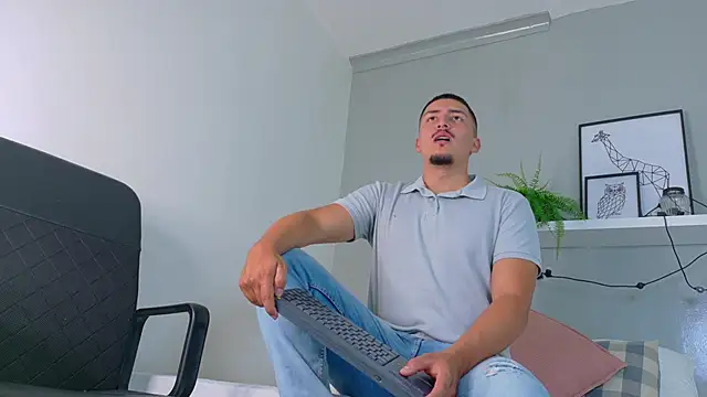 MrFox   online show from 10/28/25, 07:24