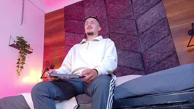 MrFox   online show from 02/02/26, 07:35