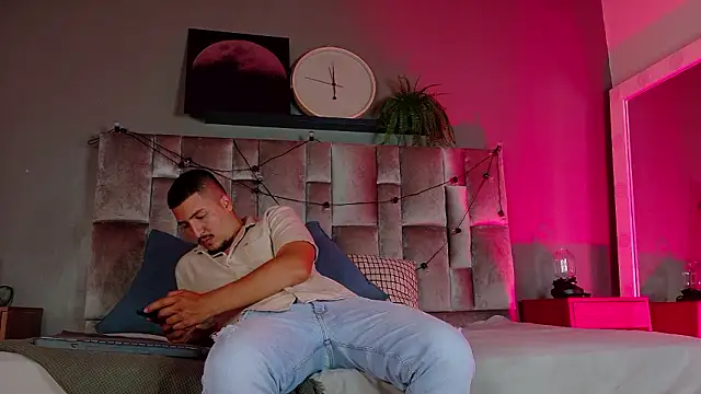 MrFox   online show from 02/26/26, 07:47