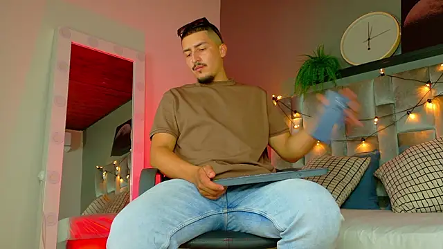 MrFox   online show from 02/17/26, 07:44