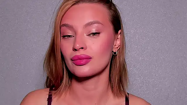 OliviaReece online show from 11/23/25, 06:01