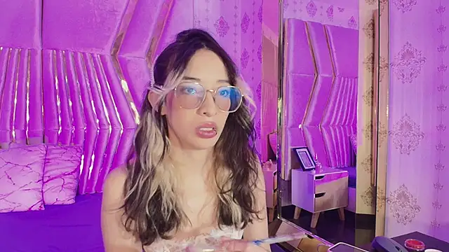 Emilia Bons online show from 10/27/25, 02:07