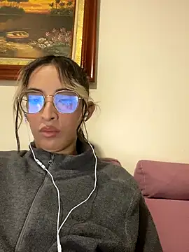 Snapshot of Emilia_Bons chatting on 09/19/25, 02:04 Emilia Bons online show from 09/19/25, 02:04