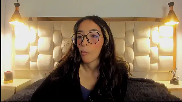 Emilia Bons online show from 11/17/25, 01:59