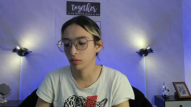 Snapshot of Emilia_Bons chatting on 09/18/25, 01:25 Emilia Bons online show from 09/18/25, 01:25