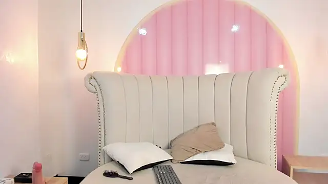 Emilia Bons online show from 01/14/26, 12:42