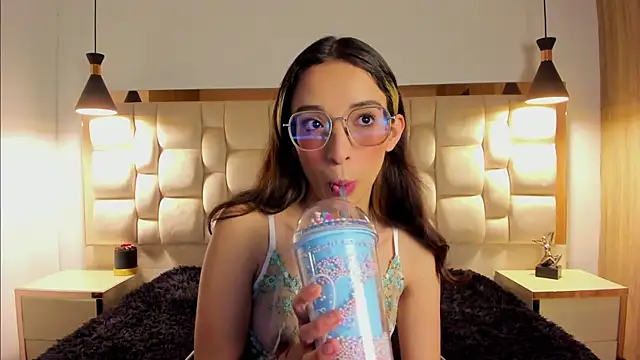 Emilia Bons online show from 10/23/25, 02:05