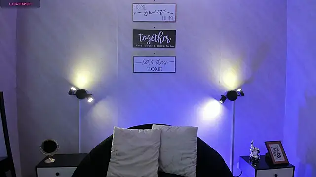 Snapshot of Emilia_Bons chatting on 10/06/25, 02:07 Emilia Bons online show from 10/06/25, 02:07