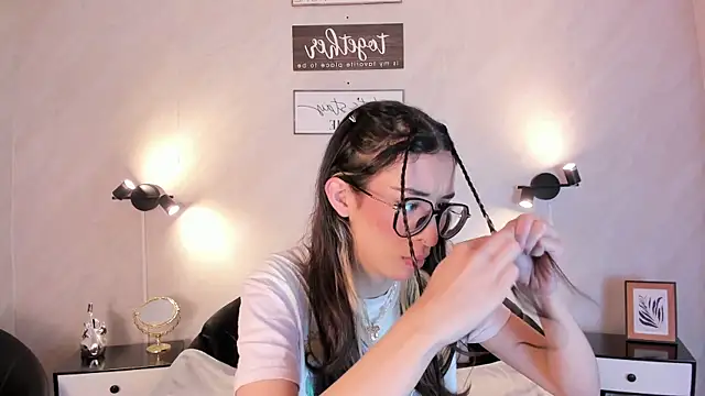 Emilia Bons online show from 02/10/26, 01:10