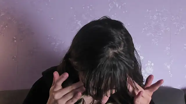 Emilia Bons online show from 04/14/26, 12:54