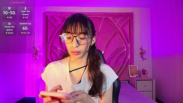 Emilia Bons online show from 03/10/26, 01:26