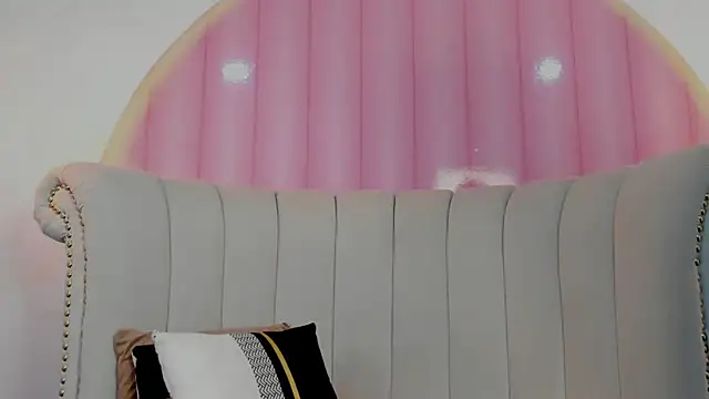 Emilia Bons online show from 12/18/25, 01:55