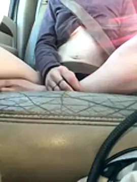 Snapshot of heycutie18 chatting on 12/21/25, 06:42 heycutie18 online show from 12/21/25, 06:42