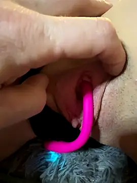 Snapshot of heycutie18 chatting on 11/08/25, 03:54 heycutie18 online show from 11/08/25, 03:54